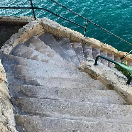 Apartmán Traditional With Maltese Internal Court Yard - Designed With Traditional Stone And Tiling Valletta