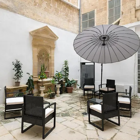 Traditional With Maltese Internal Court Yard - Designed With Traditional Stone And Tiling Apartment