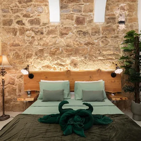 Traditional With Maltese Internal Court Yard - Designed With Traditional Stone And Tiling *