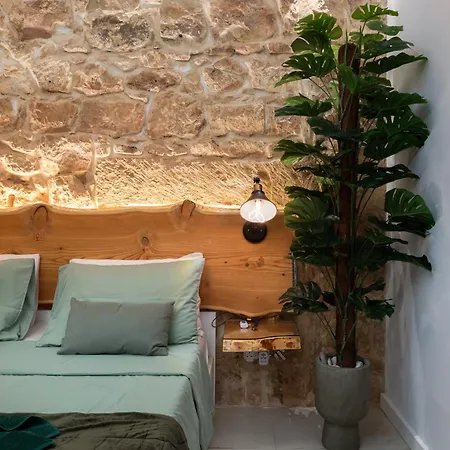 Traditional With Maltese Internal Court Yard - Designed With Traditional Stone And Tiling