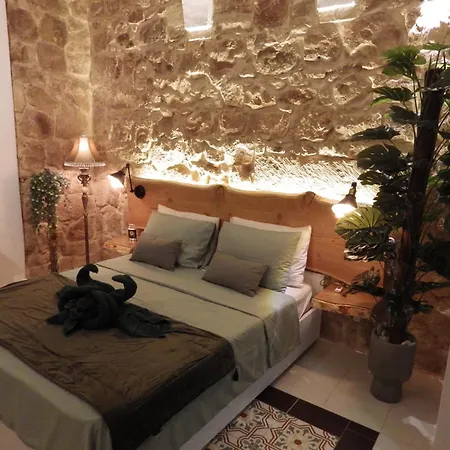 Traditional With Maltese Internal Court Yard - Designed With Traditional Stone And Tiling *