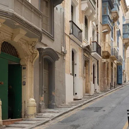Apartment Traditional With Maltese Internal Court Yard - Designed With Traditional Stone And Tiling *