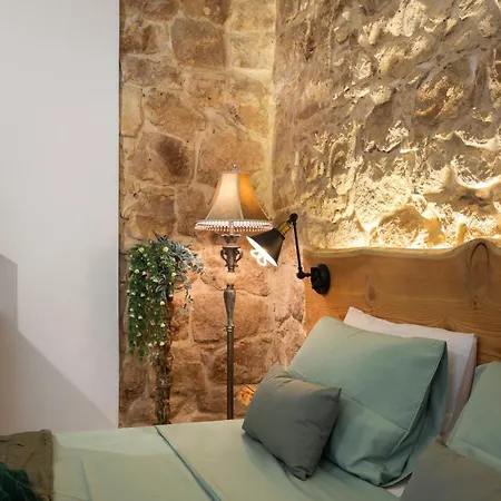 Apartment Traditional With Maltese Internal Court Yard - Designed With Traditional Stone And Tiling *