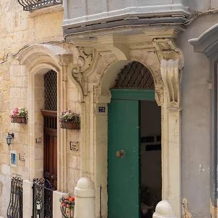 Traditional With Maltese Internal Court Yard - Designed With Traditional Stone And Tiling *