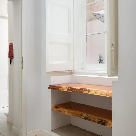 Traditional With Maltese Internal Court Yard - Designed With Traditional Stone And Tiling * La Valeta