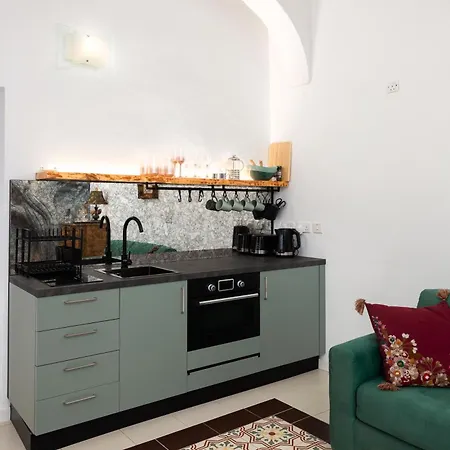 Apartment Traditional With Maltese Internal Court Yard - Designed With Traditional Stone And Tiling *