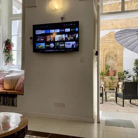 Appartement Traditional With Maltese Internal Court Yard - Designed With Traditional Stone And Tiling *