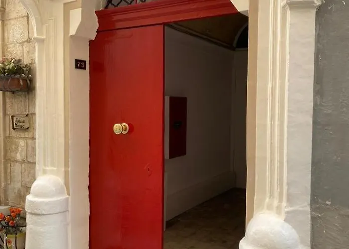 Traditional With Maltese Internal Court Yard - Designed With Traditional Stone And Tiling * Valeta